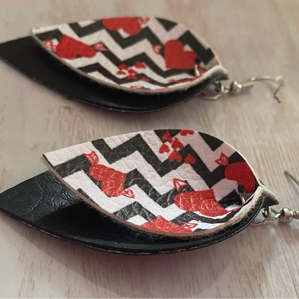Heart earring - Picture 4 of 6